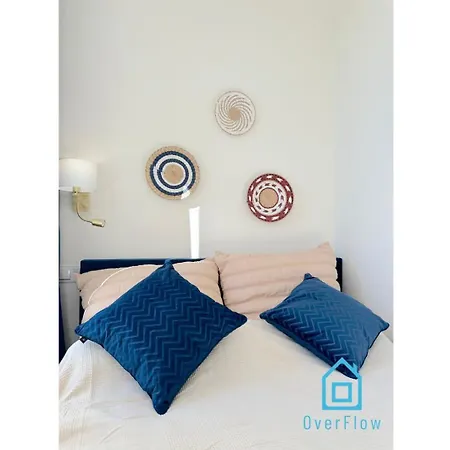 Seredino Navy Apartment- Modern Comfort In A Quiet Location, 5 Minutes To Old Town & Seaside