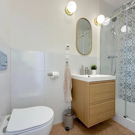 Seredino Navy Apartment- Modern Comfort In A Quiet Location, 5 Minutes To Old Town & Seaside *