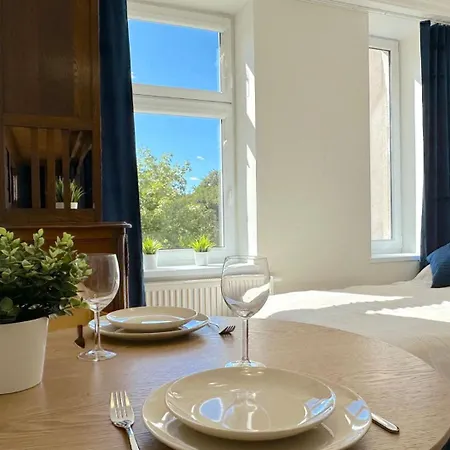 Seredino Navy Apartment- Modern Comfort In A Quiet Location, 5 Minutes To Old Town & Seaside 公寓 格但斯克