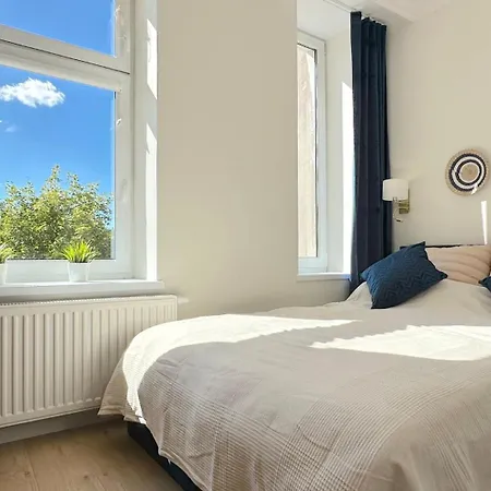 Seredino Navy Apartment- Modern Comfort In A Quiet Location, 5 Minutes To Old Town & Seaside * 그단스크