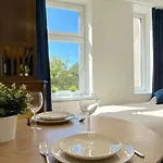 Seredino Navy Apartment- Modern Comfort In A Quiet Location, 5 Minutes To Old Town & Seaside Apartament Gdańsk